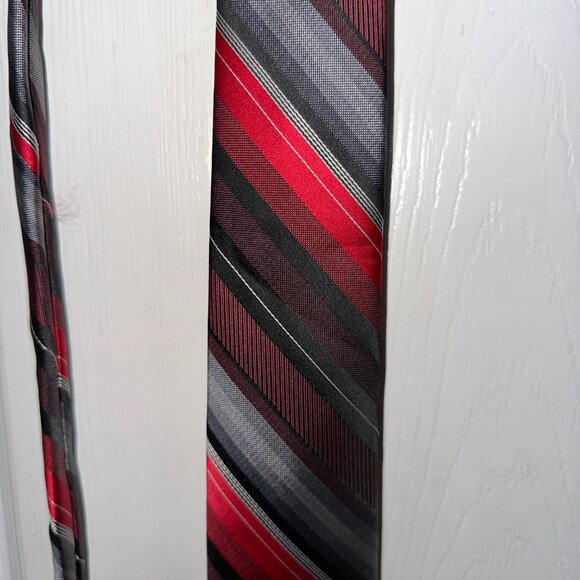 Excellent Van Heusen Tie - Picture 2 of 4